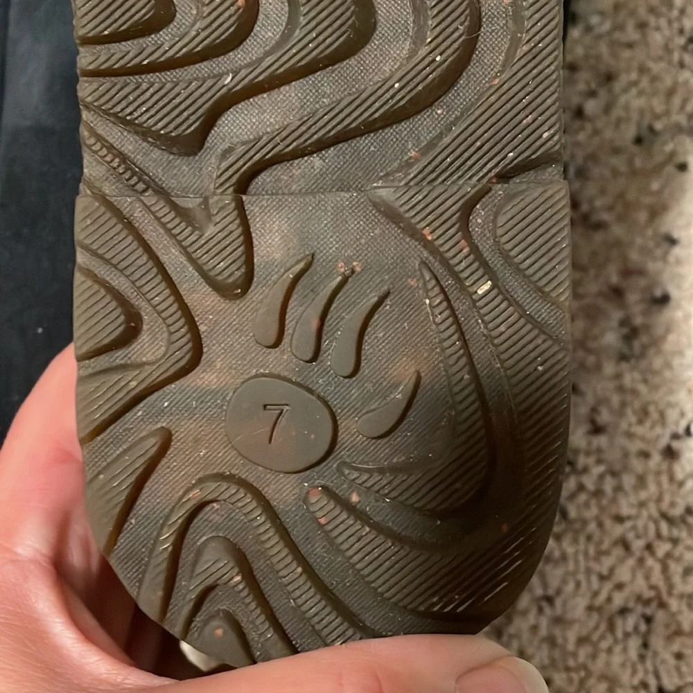 Bearpaw navy blue boots. - Picture 6 of 7